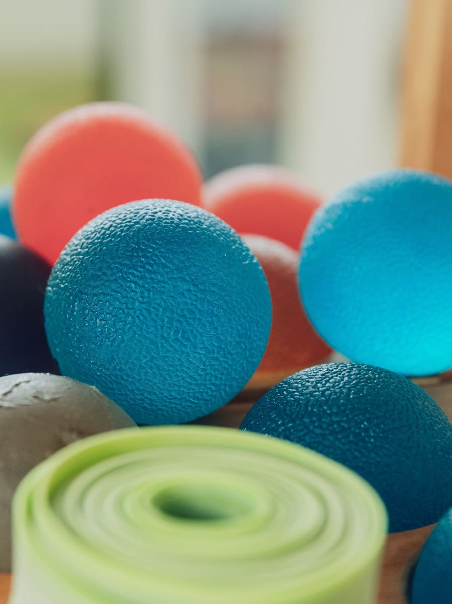 Trainingsmaterialien wie Bälle und Rollen